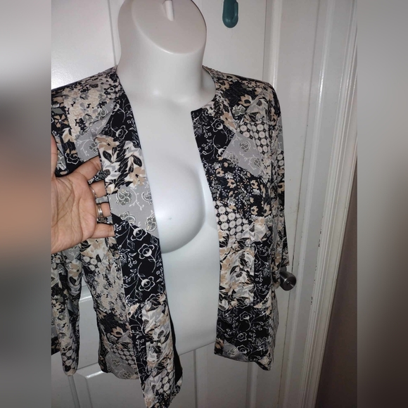 Joan Rivers Patchwork  Floral Print Blazer w/ Jewel neckline Sz L - Picture 5 of 11